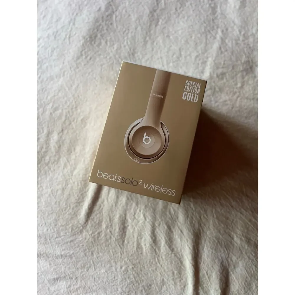 Beats Solo2 Wireless Special Edition Gold Headphones NWT Open Box